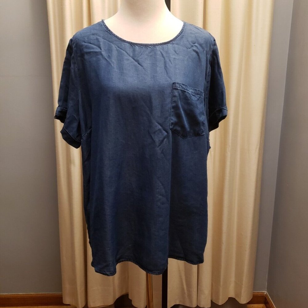 LAUREN CONRAD Size 1X Woven Tee w/ Chest Pocket Blue